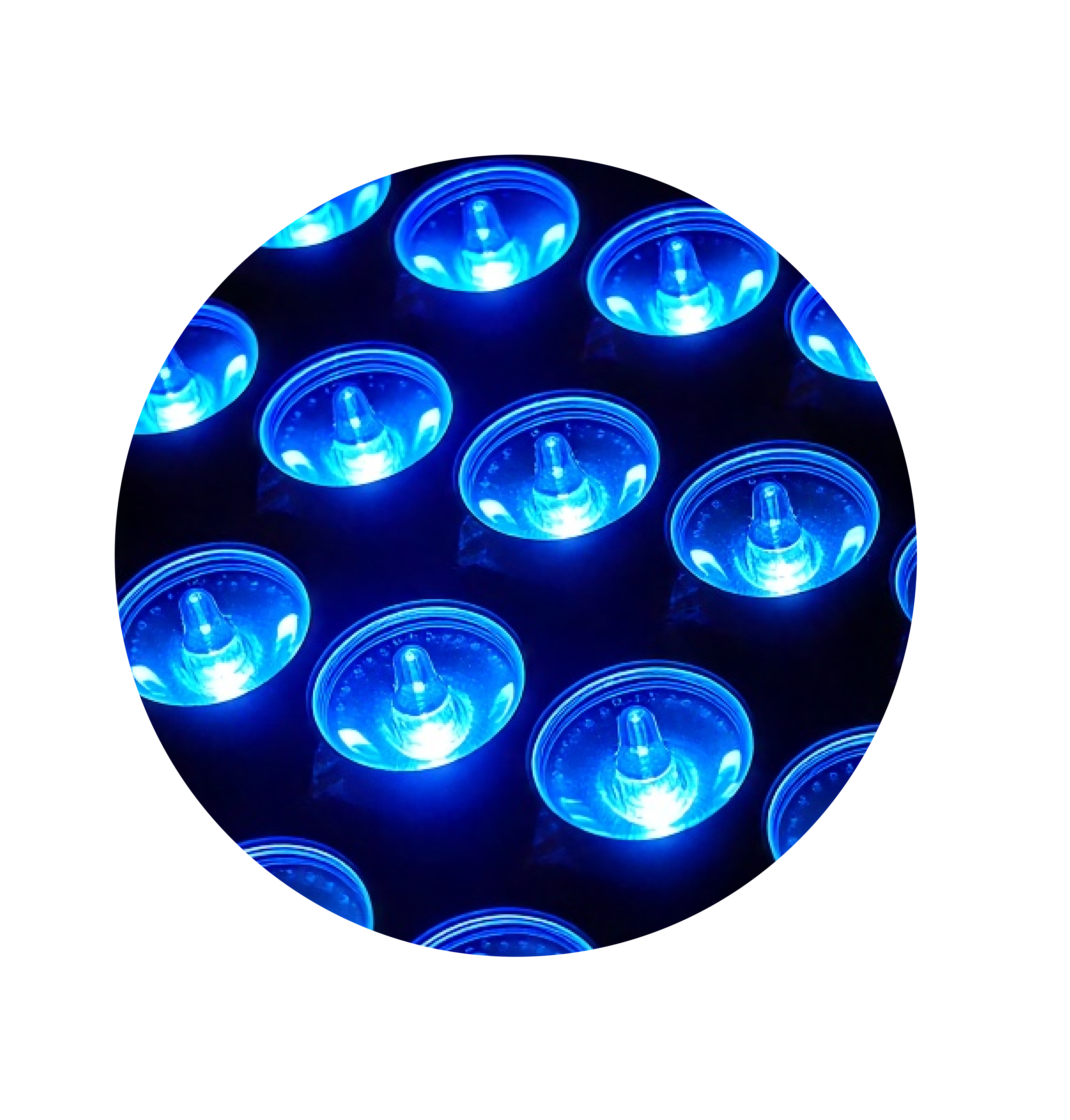 Meerdere kleine blauwe lampen in een symmetrische opstelling.